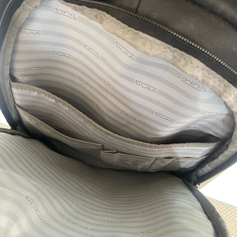 Tumi backpack - Picture 8 of 9